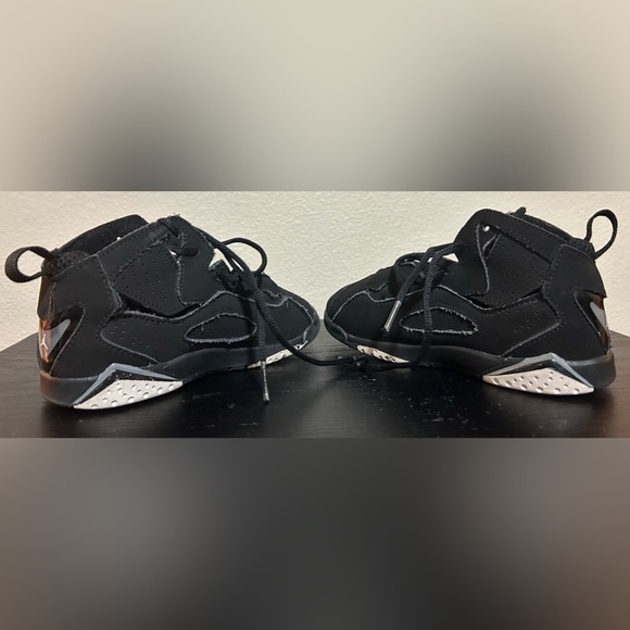 Toddler Kids Black Nike Jordan lace-up sneakers- size 10c - Picture 4 of 11